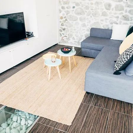 Miramar : Near The Beach & Shops In Appartement Biarritz