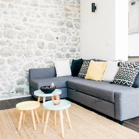 Miramar : Near The Beach & Shops In Appartement