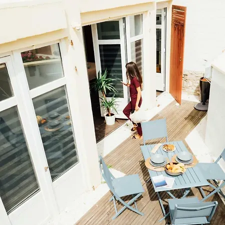 Miramar : Near The Beach & Shops In Appartamento *